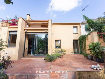 Terraced house for sale in Centre
