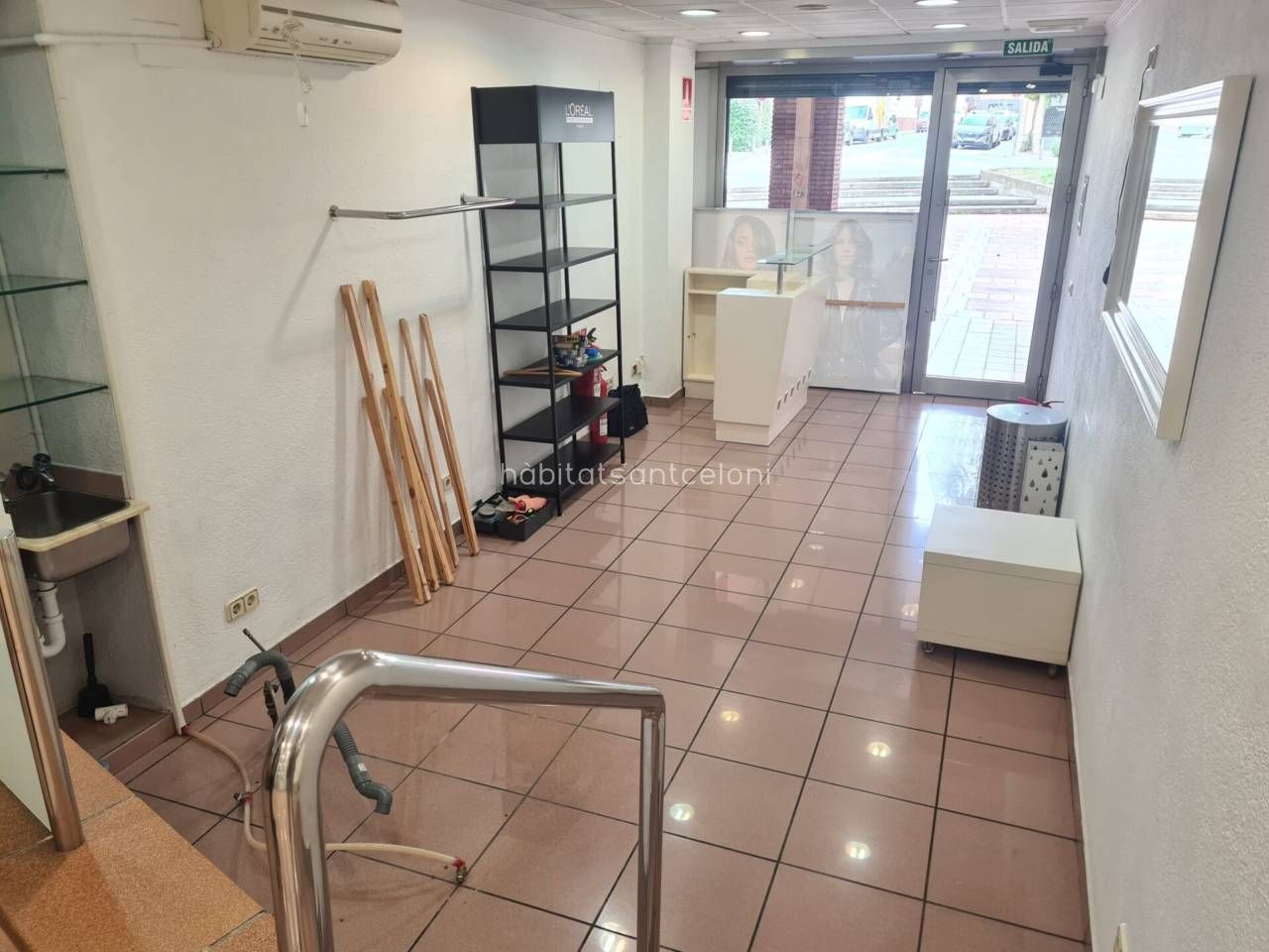 Local de alquiler en Plaza Mercè Rodoreda