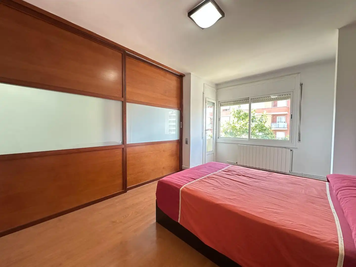 Habitación de Piso en venta en Terrassa con Calefacción, Balcón y Alarma