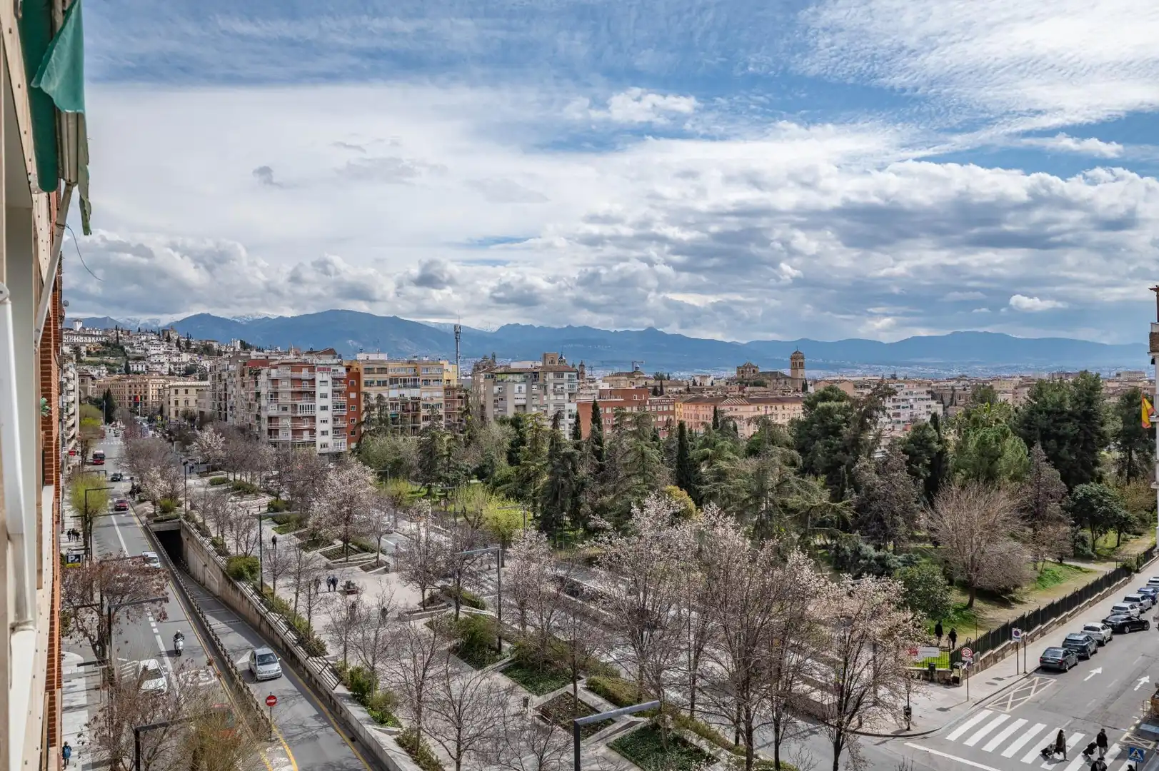 Vista exterior de Piso en venta en Granada con Terraza, Trastero y Balcón