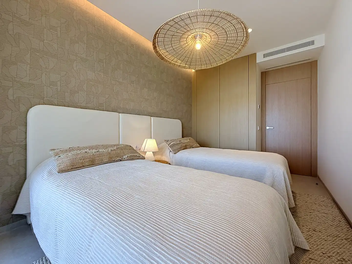 Bedroom of Apartments for sale in Benahavís  with Air Conditioner, Terrace and Storage room