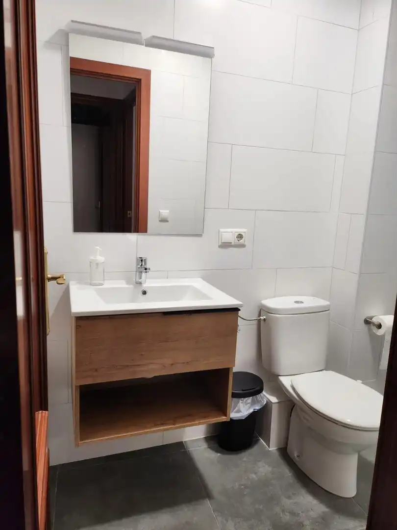 Bany de Pis de lloguer en Córdoba amb Aire condicionat i Moblat