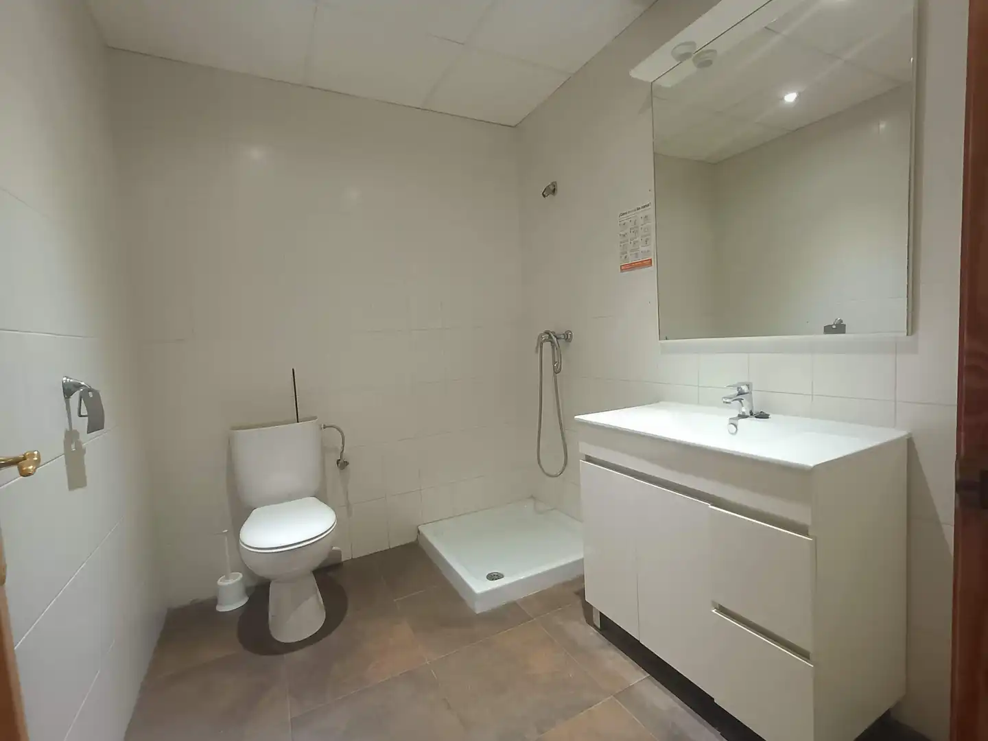 Badezimmer von Fabrikhallen zum Verkauf in Almazora / Almassora