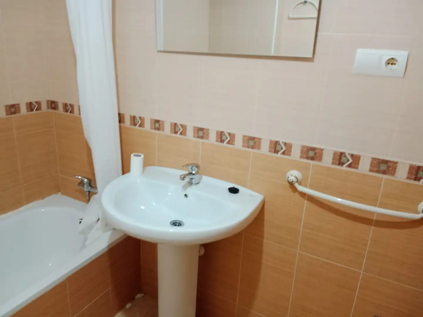 Baño de Piso de alquiler en Villaseca de la Sagra con Calefacción, Terraza y Amueblado
