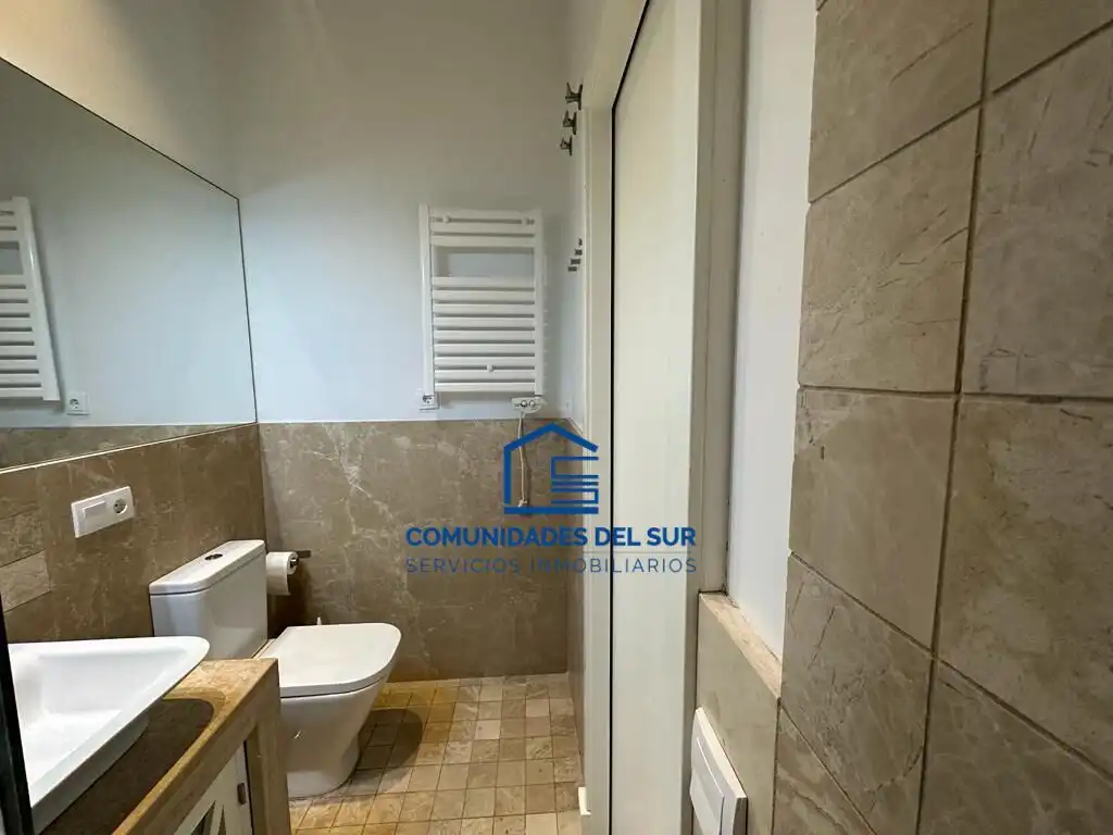 Bany de Apartament de lloguer en Cádiz amb Moblat