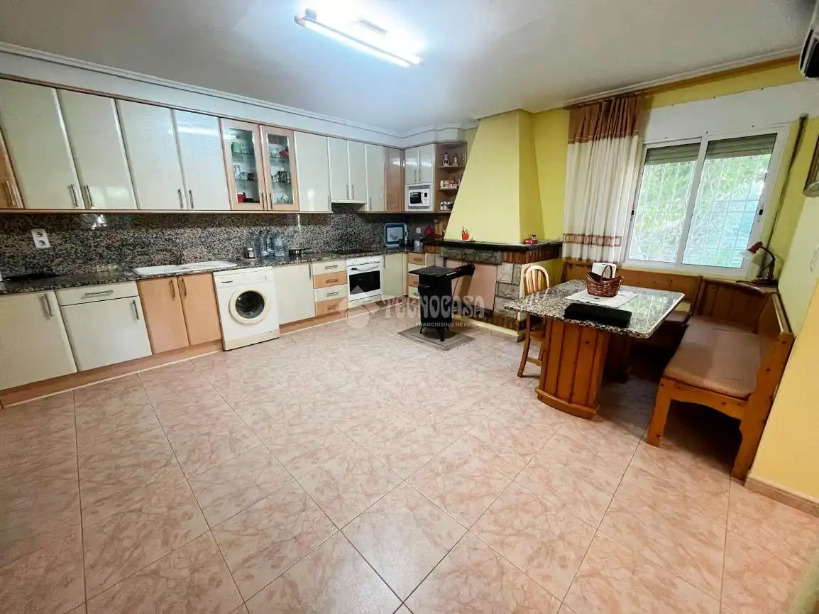 Casa rústica en venda a Barrios rurales del oeste, imagen 2