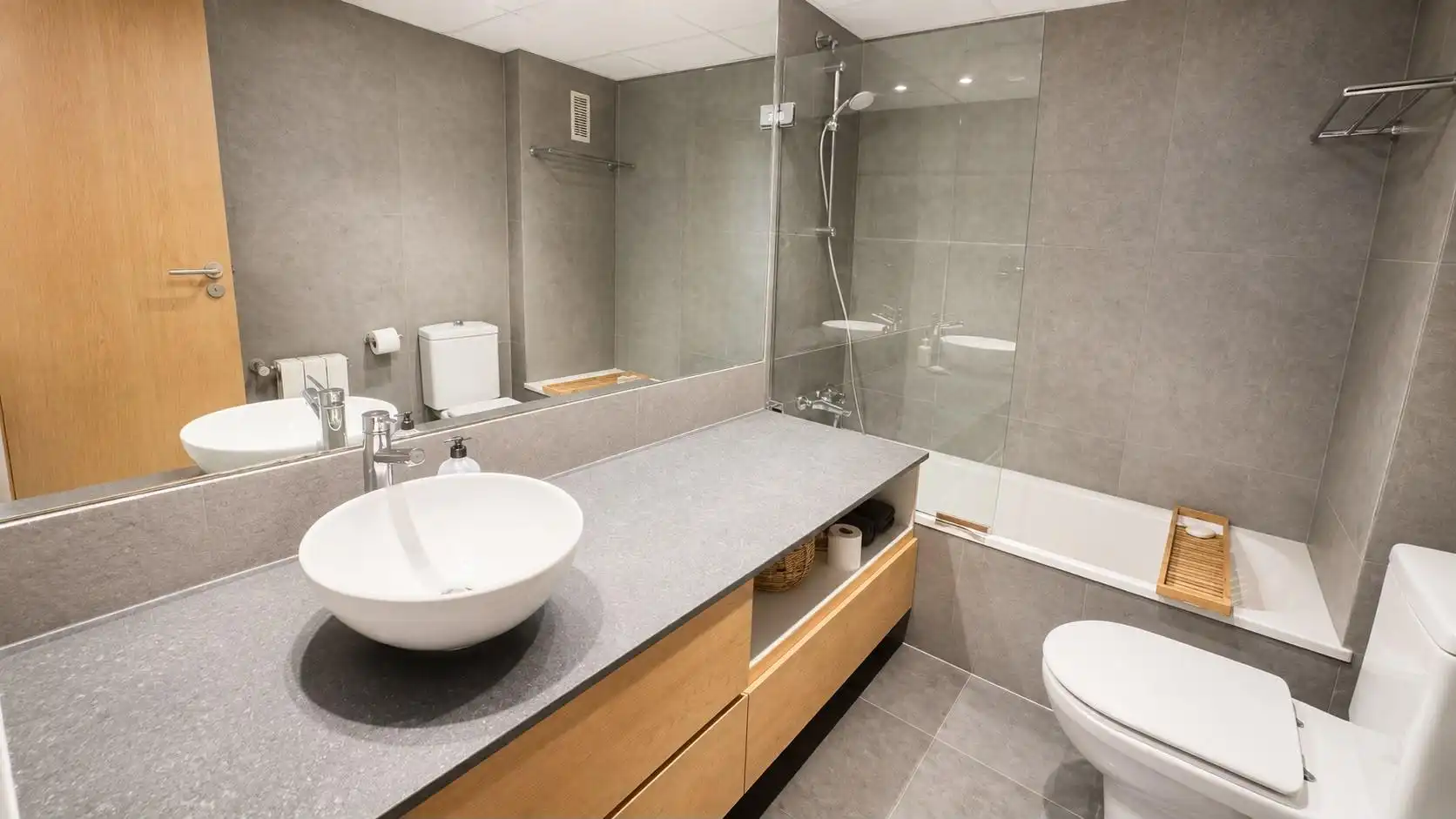 Baño de Piso en venta en Valencia con Aire acondicionado, Calefacción y Jardín privado