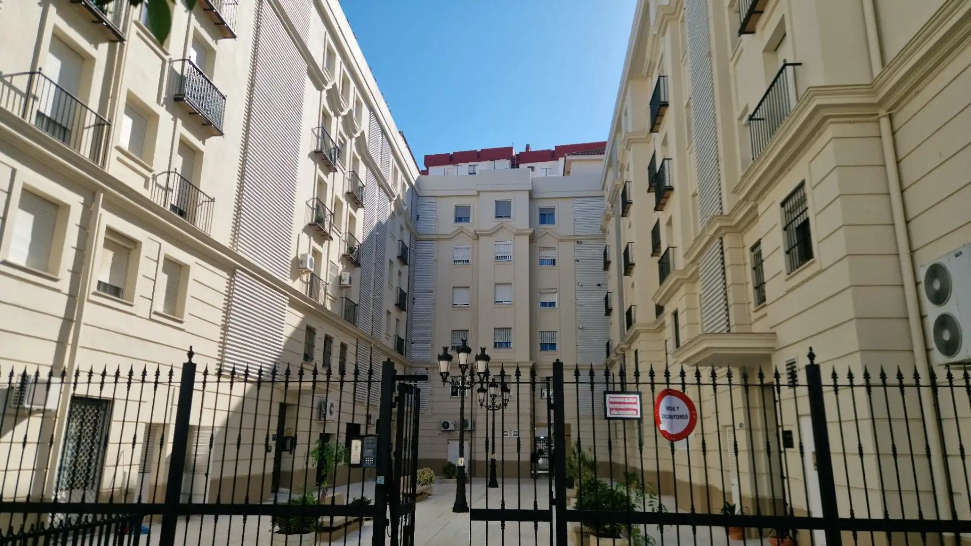 Außenansicht von Garage zur Miete in Jerez de la Frontera