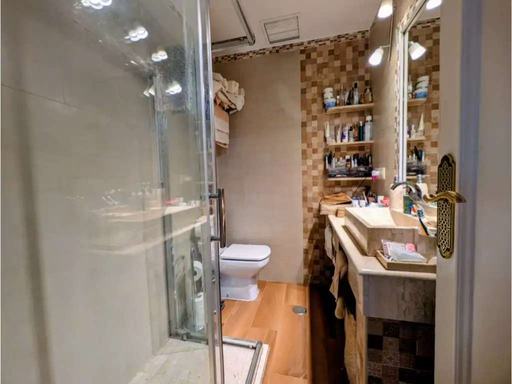 Baño de Piso para compartir en Córdoba