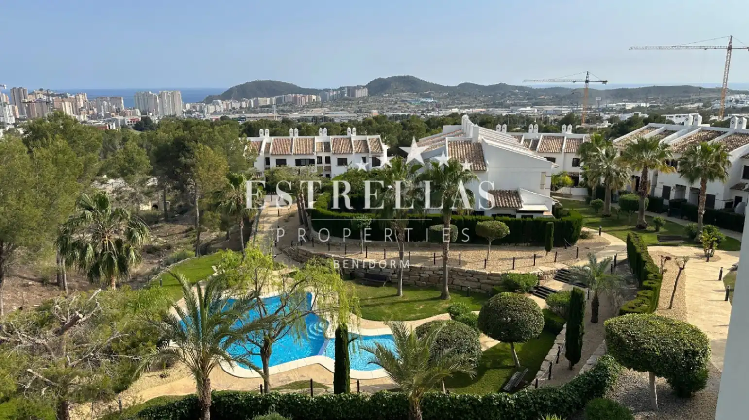 Àtic amb piscina en venda a Golf Bahía