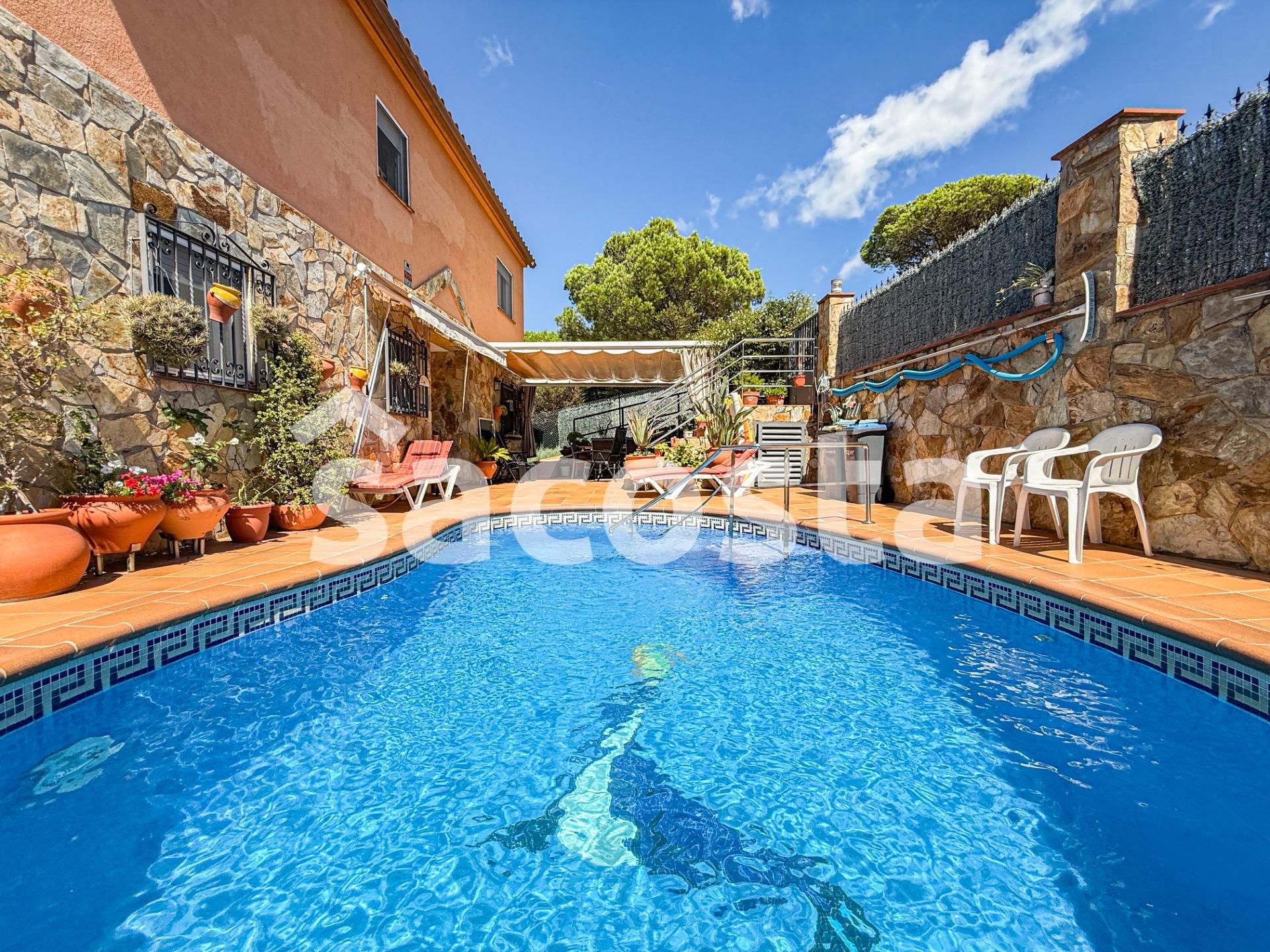Swimming pool of House or chalet for sale in Blanes  with Air Conditioner, Heating and Private garden