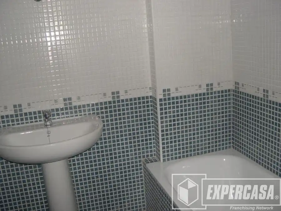 Baño de Ático en venta en Alginet con Terraza, Trastero y Internet