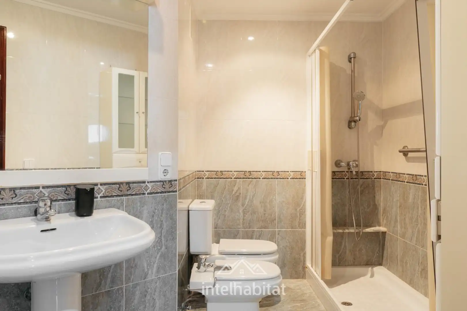 Bathroom of Flat for sale in Mislata  with Air Conditioner, Furnished and Balcony