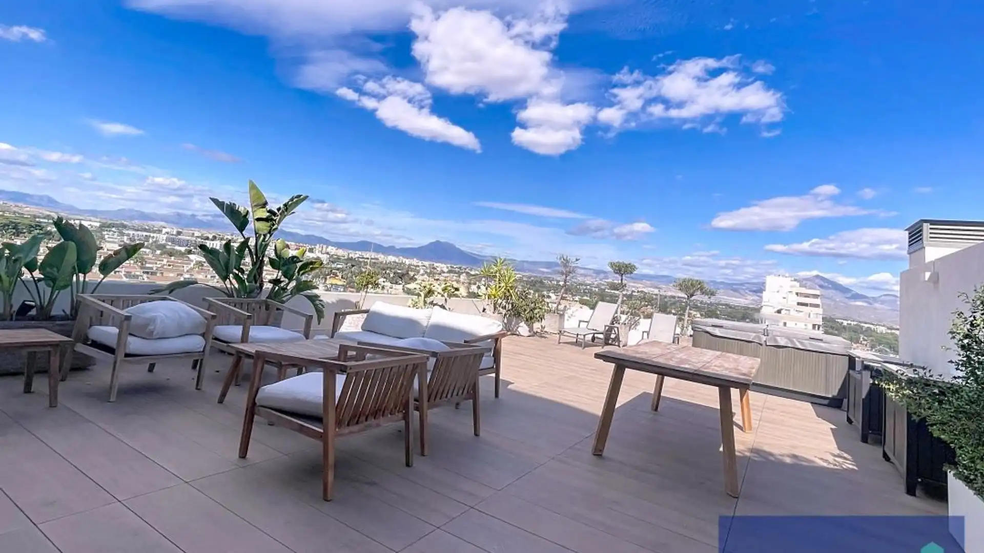 Terrassa de Àtic en venda en Alicante / Alacant amb Aire condicionat, Calefacció i Jardí privat