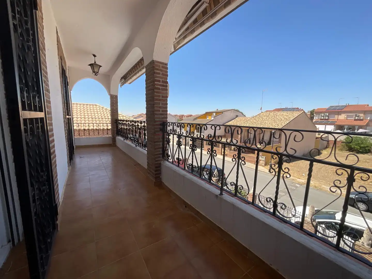 Terrasse von Einfamilien-Reihenhaus zum Verkauf in Villaluenga de la Sagra mit Klimaanlage und Heizung