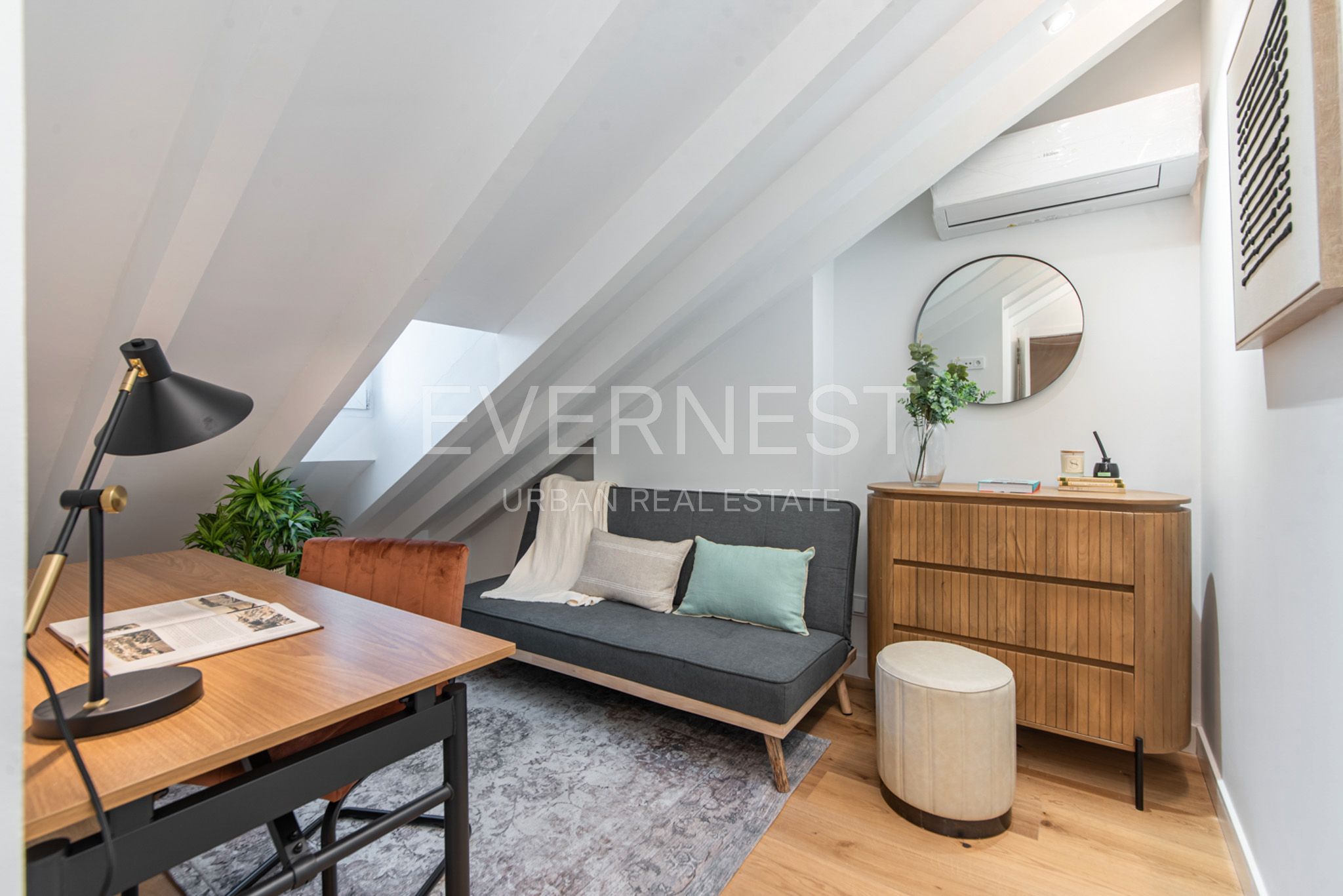 Sala d'estar de Apartament en venda en  Madrid Capital amb Aire condicionat, Calefacció i Parquet
