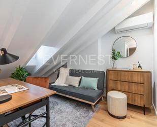 Sala d'estar de Apartament en venda en  Madrid Capital amb Aire condicionat, Calefacció i Parquet