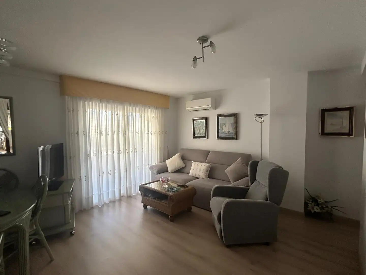 Sala de estar de Apartamento en venta en Gandia con Aire acondicionado, Amueblado y Piscina comunitaria