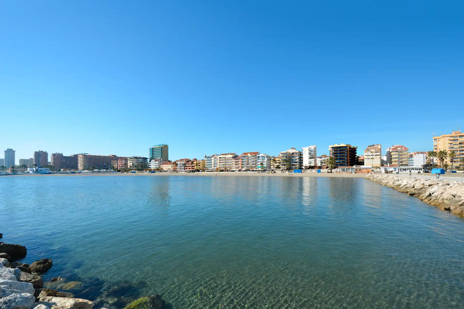 Außenansicht von Wohnung zur Miete in Fuengirola mit Klimaanlage, Heizung und Privatgarten