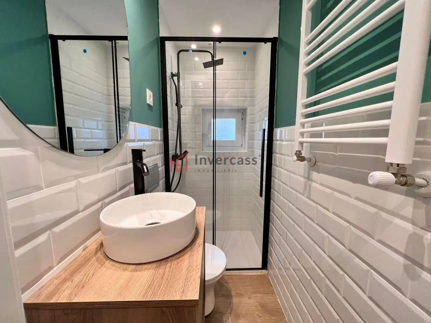 Bathroom of Flat for sale in Castro-Urdiales  with Heating