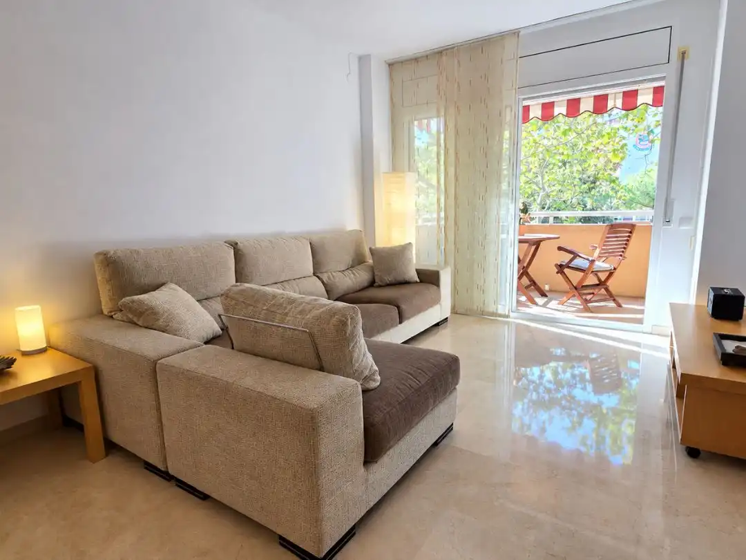 Sala d'estar de Pis en venda en Castelldefels amb Aire condicionat, Terrassa i Balcó