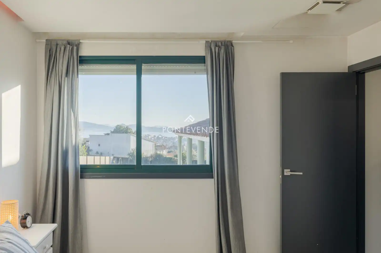 Bedroom of Houses for sale in Sanxenxo  with Heating and Furnished