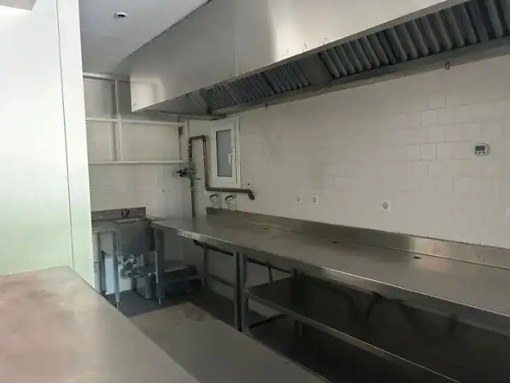 Cuina de Local en venda en Barcelona amb Aire condicionat