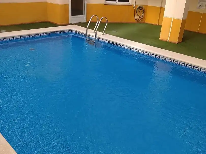 Piscina de Pis de lloguer en San Isidro amb Aire condicionat, Calefacció i Moblat
