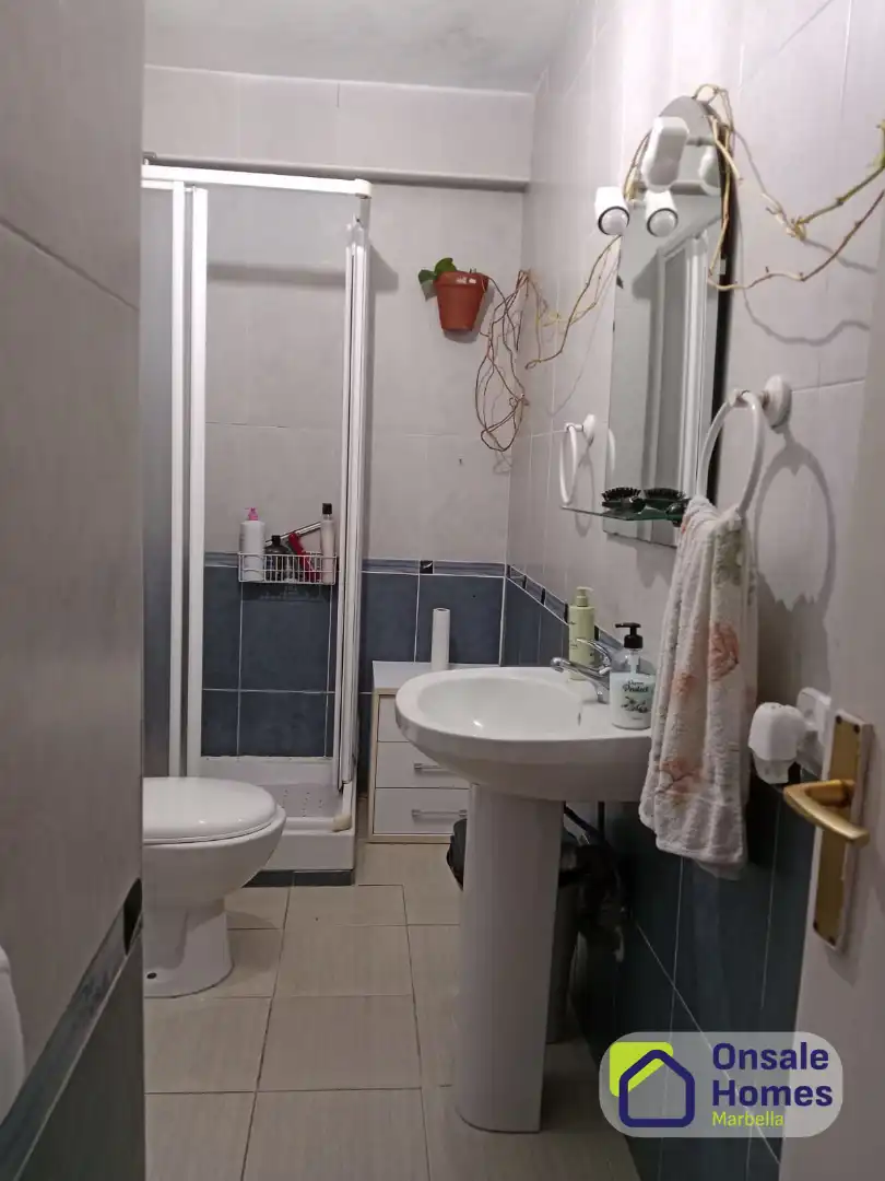 Baño de Piso en venta en Marbella con Aire acondicionado, Jardín privado y Terraza