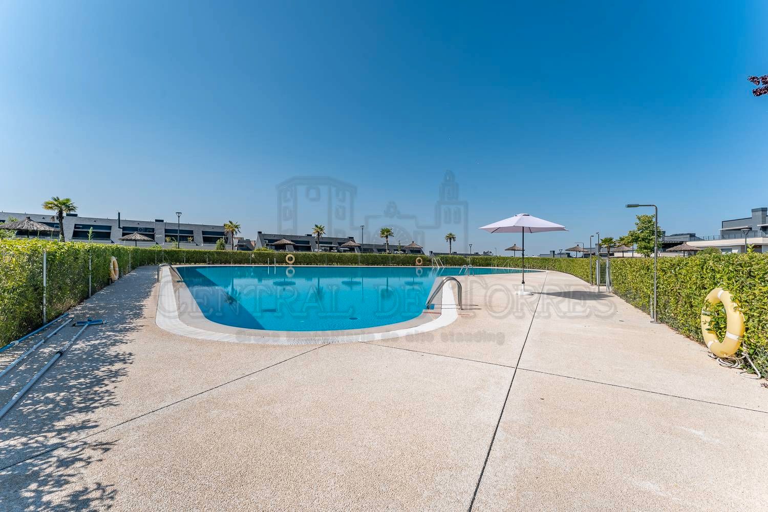 Swimming pool of Single-family semi-detached to rent in Boadilla del Monte  with Air Conditioner, Heating and Private garden