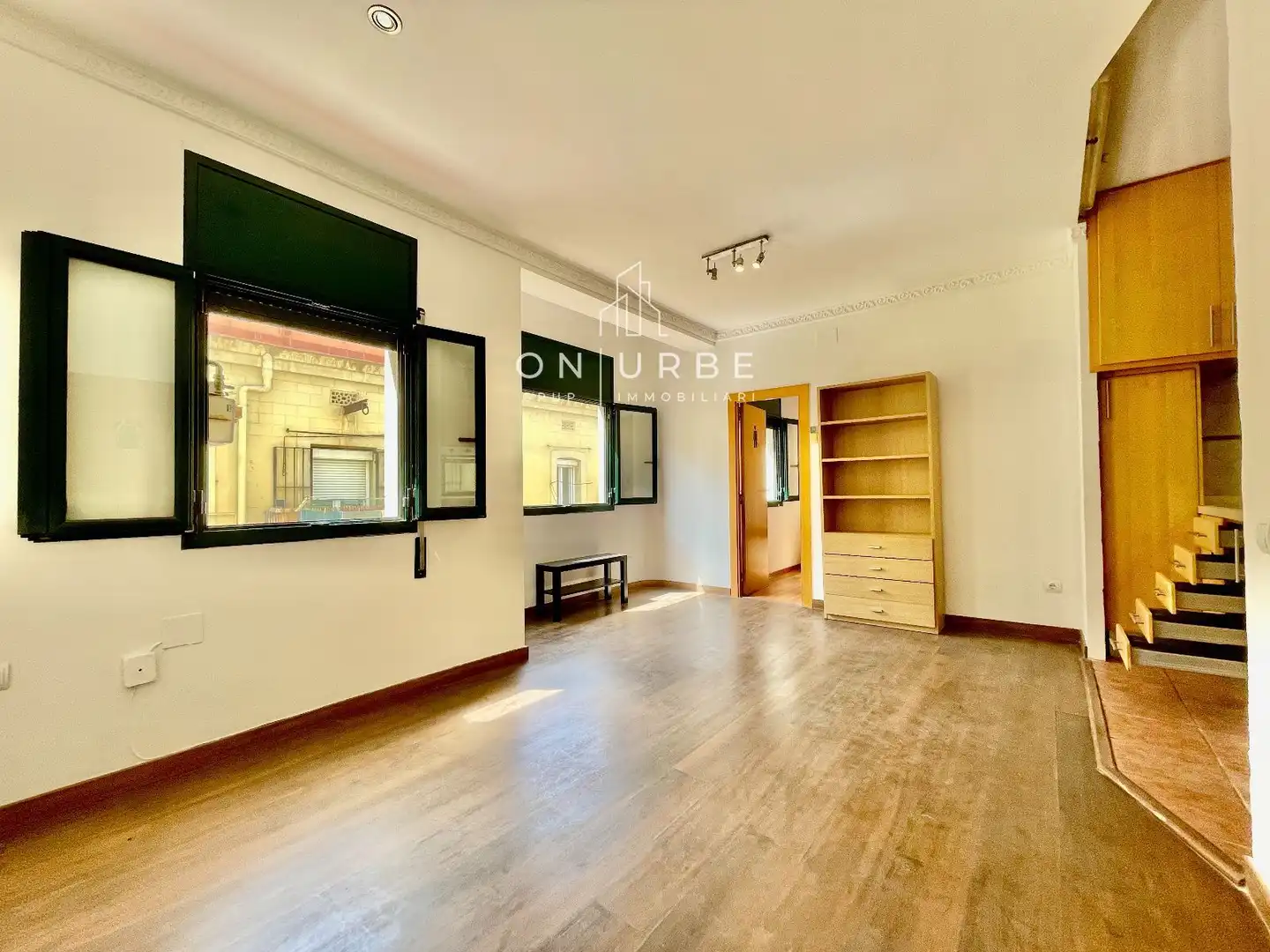 Vista exterior de Piso en venta en Barcelona con Aire acondicionado, Calefacción y Parquet