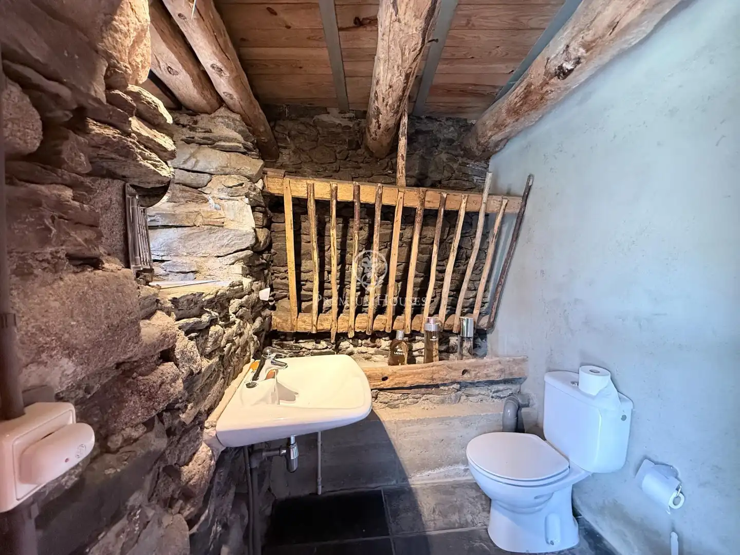 Bany de Finca rústica en venda en Guils de Cerdanya amb Jardí privat i Traster