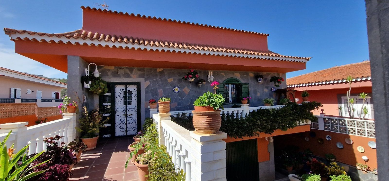 Vista exterior de Casa o chalet en venta en Firgas con Jardín privado, Piscina y Amueblado