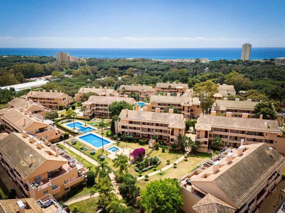 Außenansicht von Wohnungen zum Verkauf in Marbella mit Klimaanlage, Heizung und Terrasse