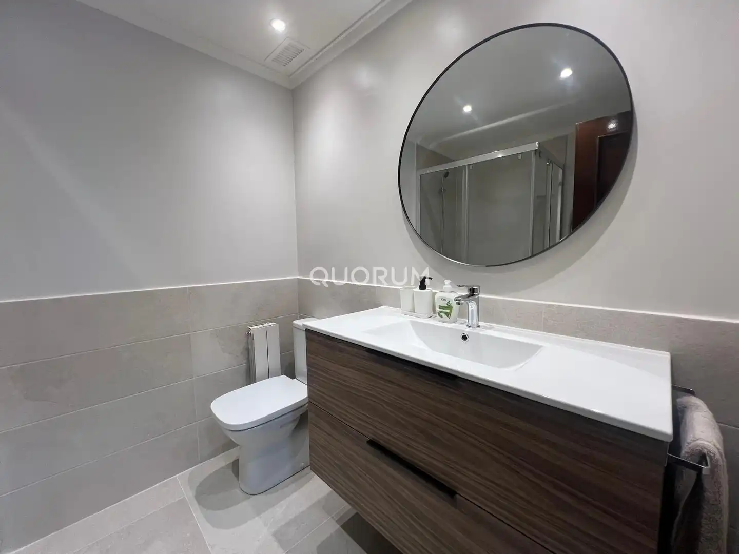 Badezimmer von Wohnung zur Miete in Bilbao  mit Heizung und Möbliert