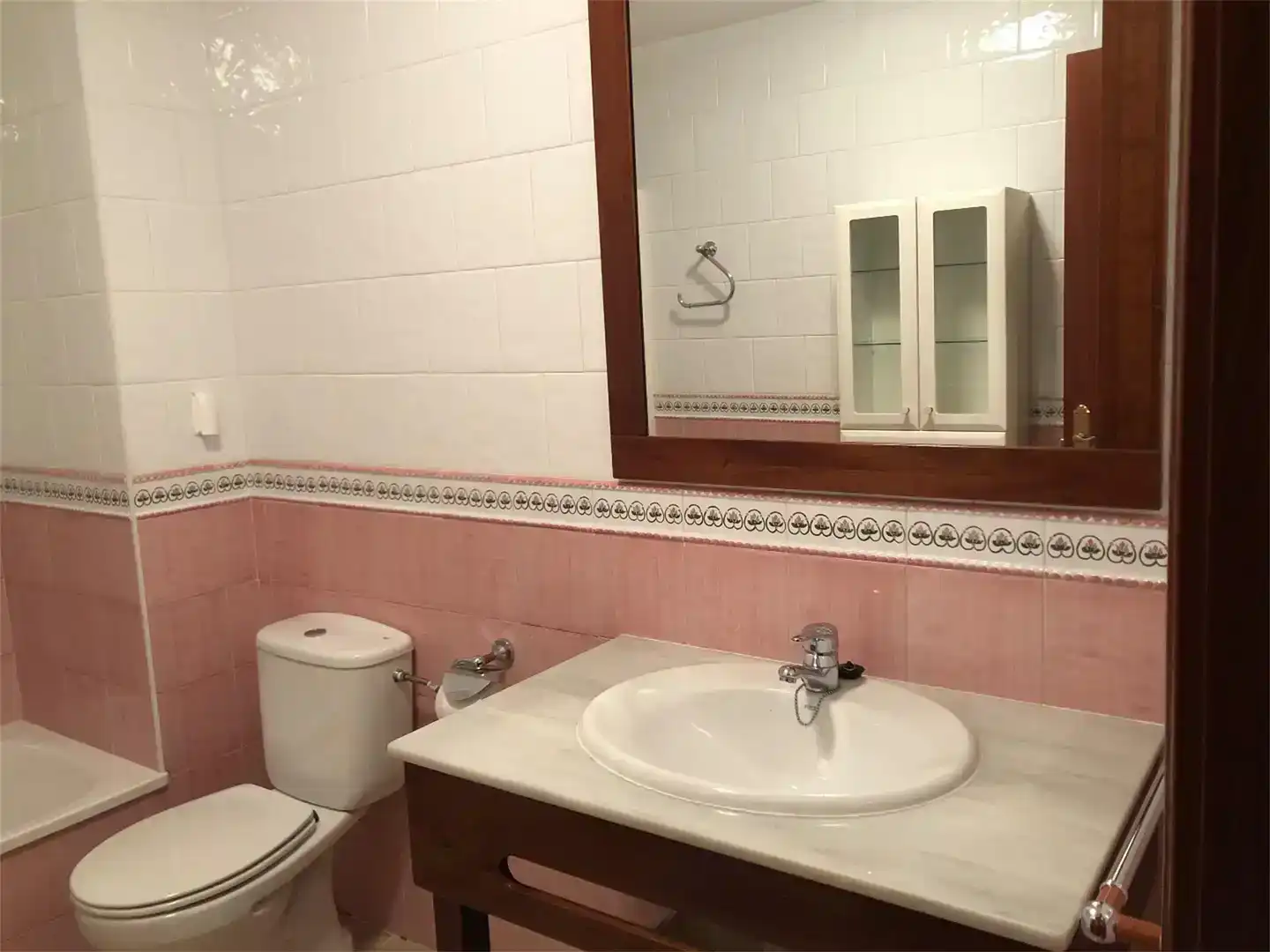 Baño de Piso en venta en Mora de Rubielos con Jardín privado, Trastero y Amueblado