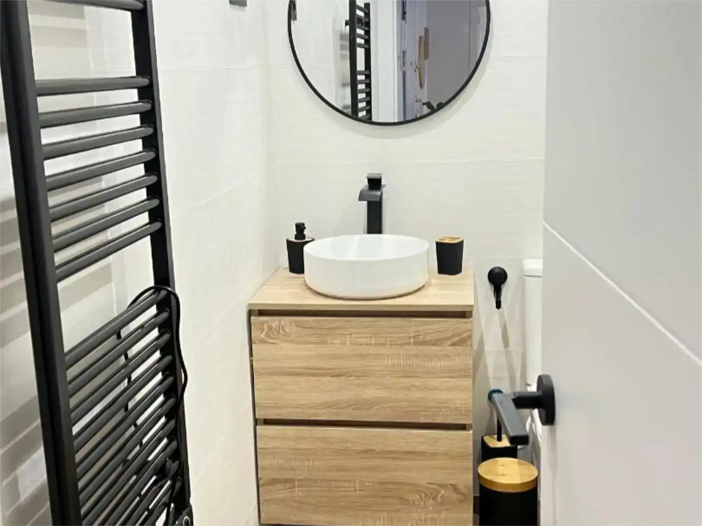 Badezimmer von Wohnungen zur Miete in  Madrid Capital mit Klimaanlage