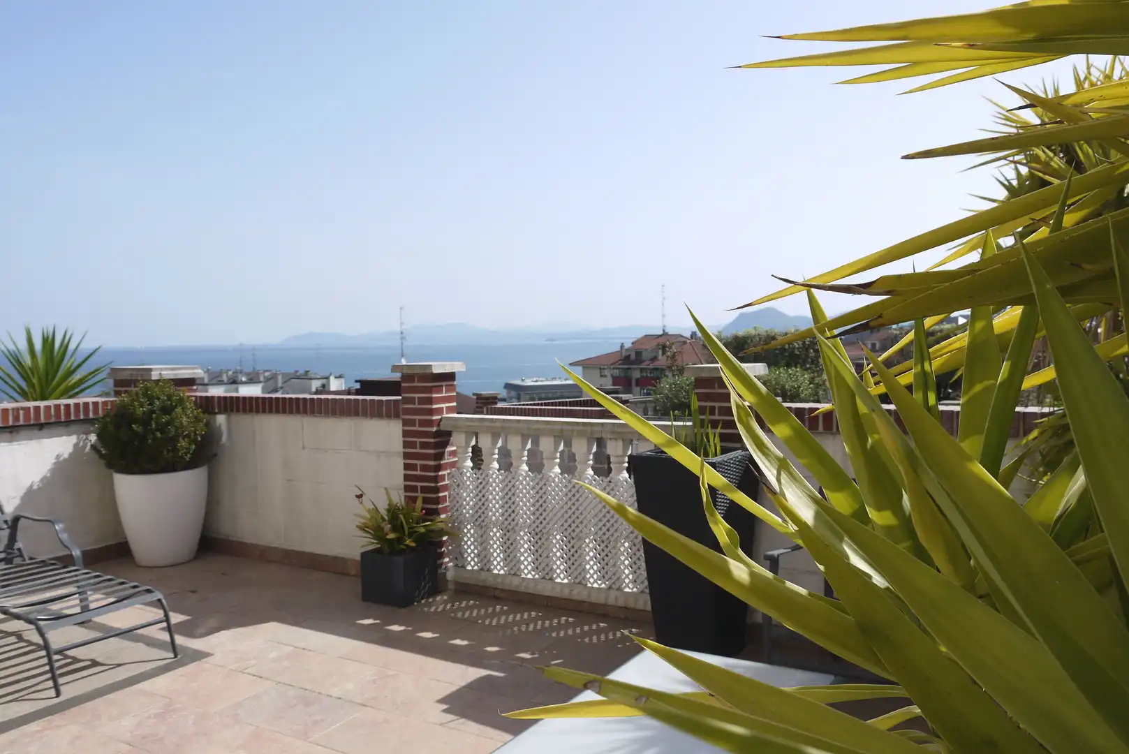 Terrasse von Einfamilien-Reihenhaus zum Verkauf in Castro-Urdiales mit Heizung, Terrasse und Abstellraum