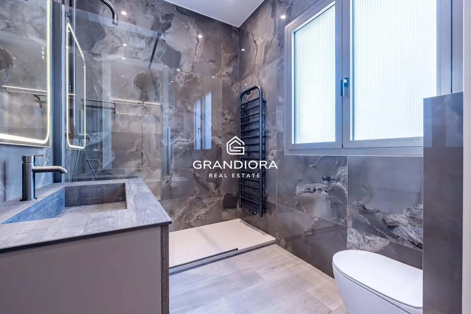Badezimmer von Wohnungen zum Verkauf in Badalona mit Klimaanlage, Heizung und Möbliert