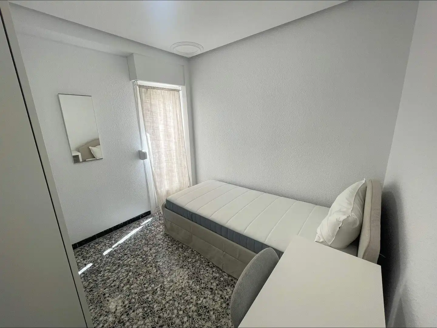 Schlafzimmer von Wohnung zum Verkauf in Elche / Elx mit Möbliert und Balkon