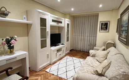 Living room of Flat to rent in Santander  with Heating, Parquet flooring and Furnished