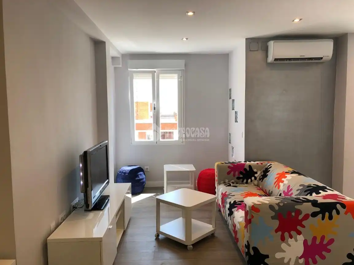 Sala de estar de Estudio de alquiler en Madrid con Aire acondicionado, Calefacción y Terraza