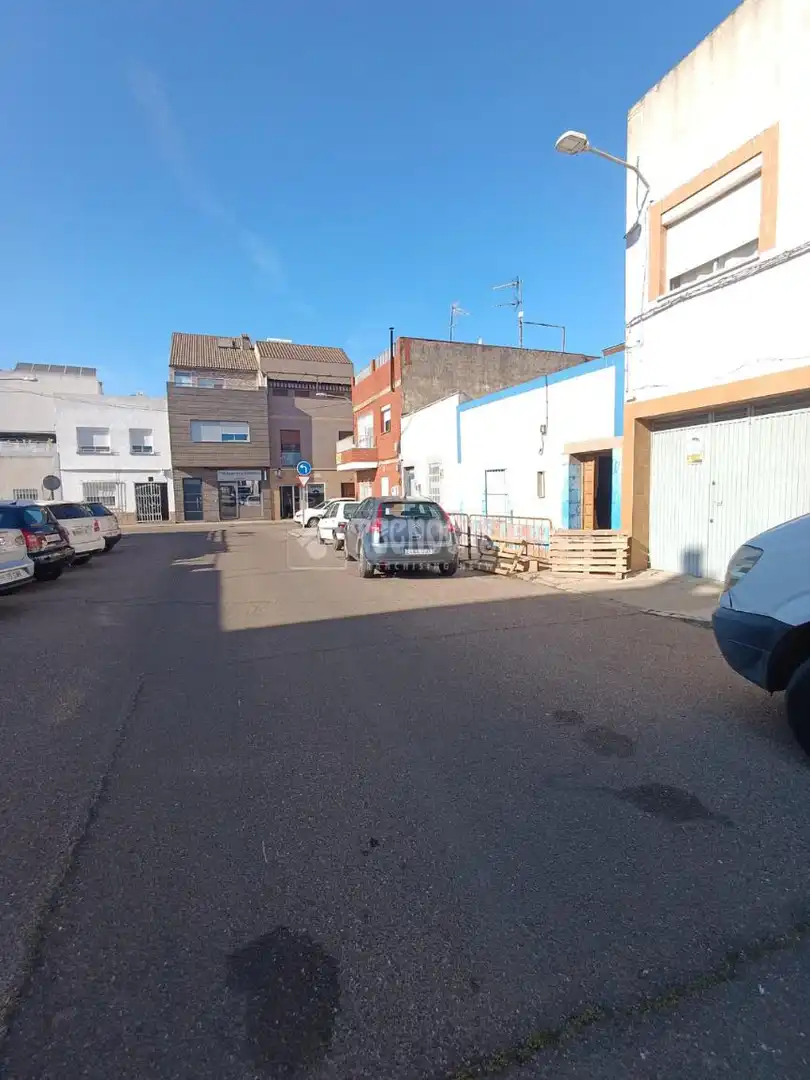 Vista exterior de Casa adosada en venda en Badajoz