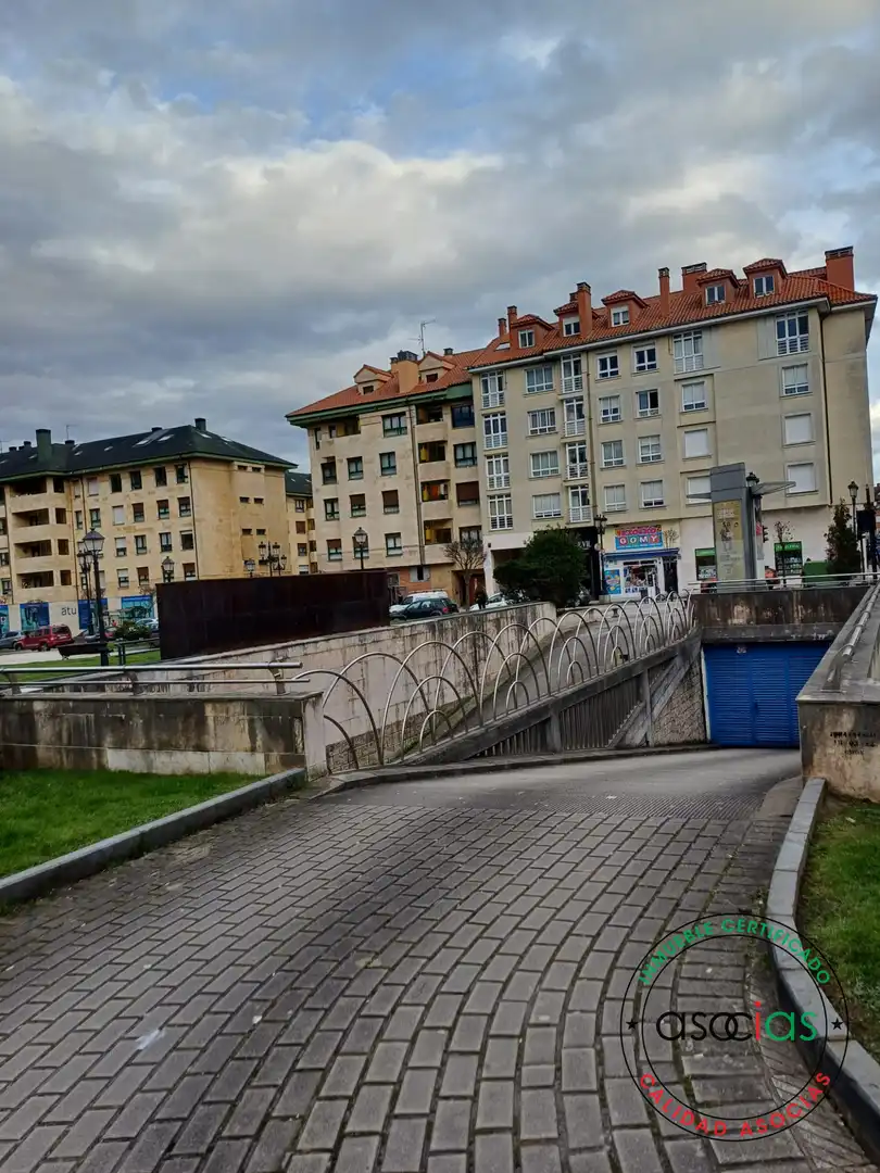 Vista exterior de Garatge de lloguer en Oviedo 