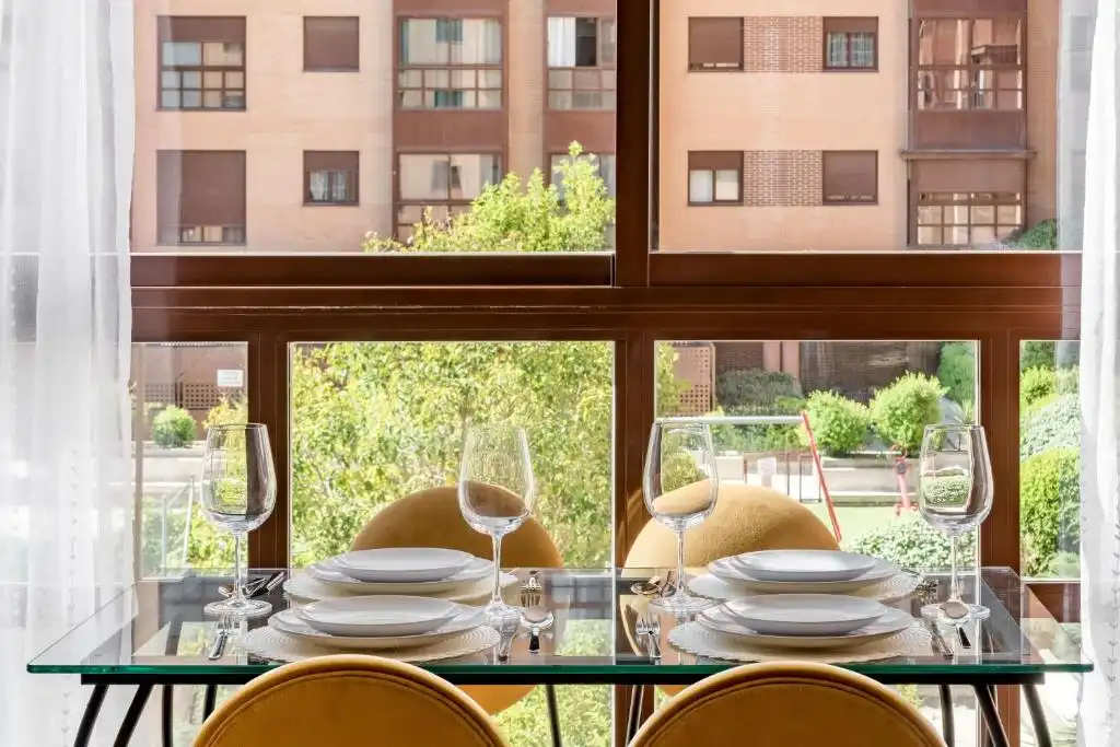 Menjador de Apartament en venda en Madrid amb Aire condicionat i Moblat