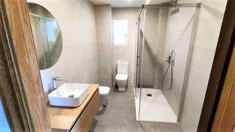 Baño de Piso de alquiler en Elche / Elx con Aire acondicionado, Calefacción y Parquet