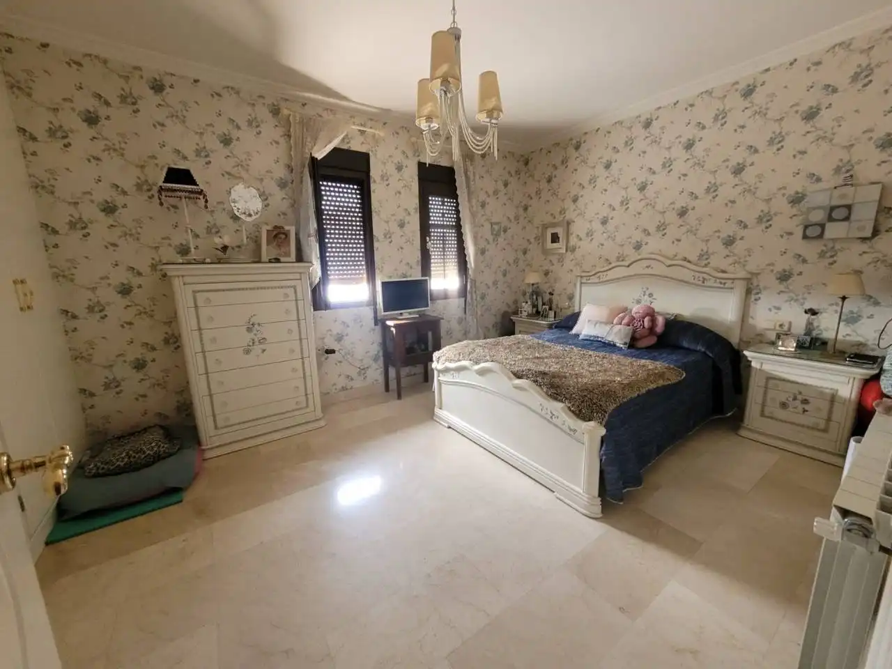 Dormitori de Casa o xalet en venda en Baza amb Jardí privat, Terrassa i Piscina