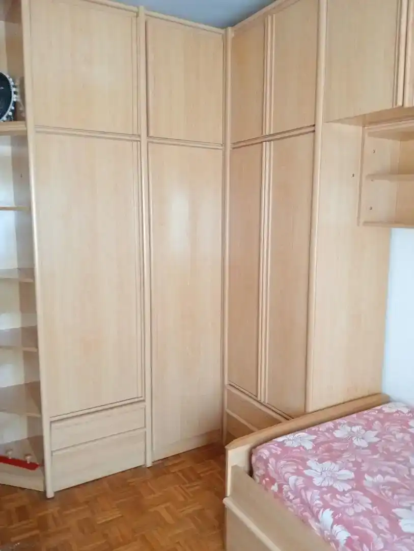 Dormitori de Pis per a compartir en Jaca amb Parquet, Moblat i Forn