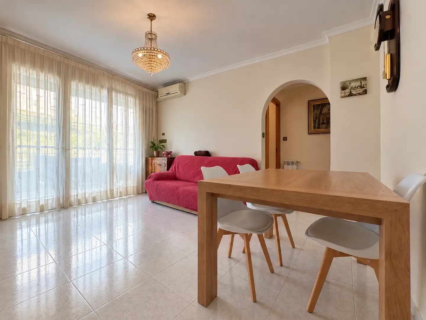 Piso con terraza en venta en Carrer Orient, imagen 2