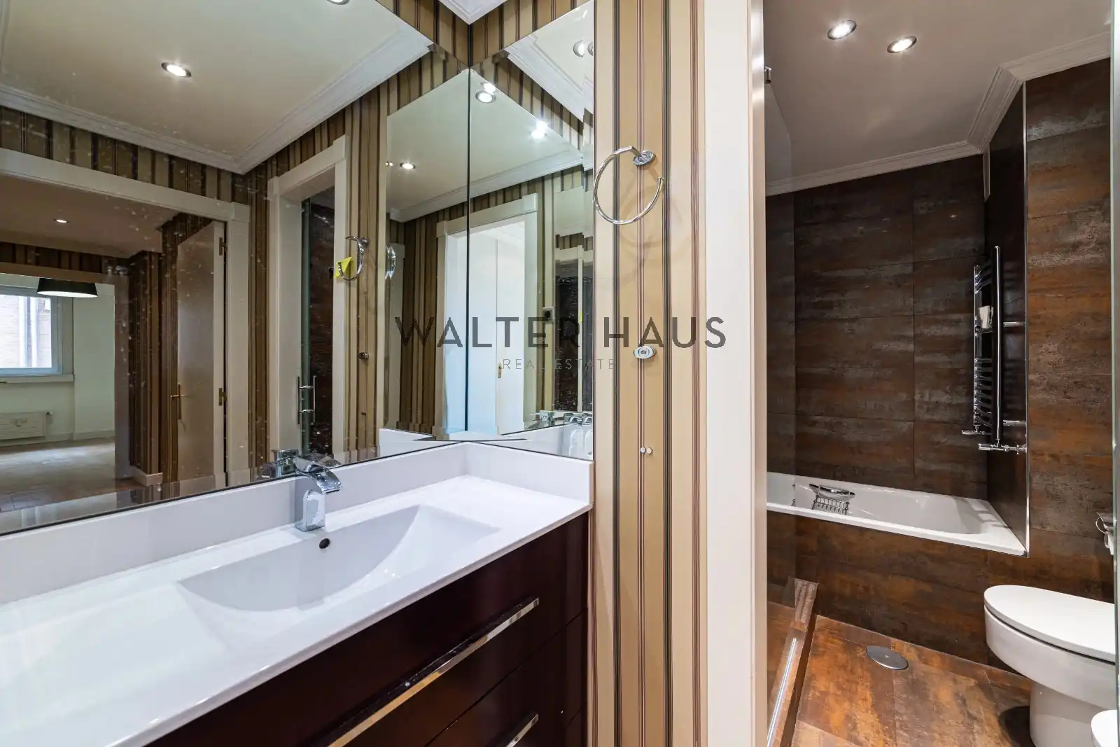 Bathroom of Flat for rent in Madrid  with Air Conditioner, Heating and Terrace